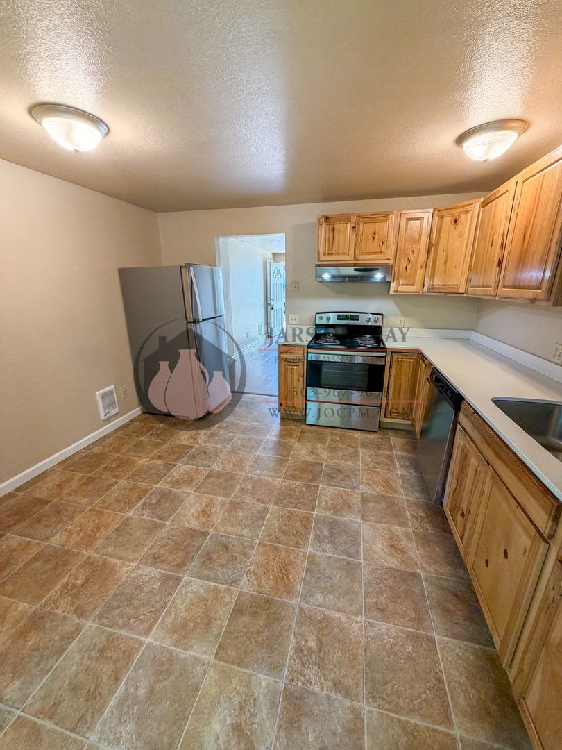 Plymouth Apartments – photo 4