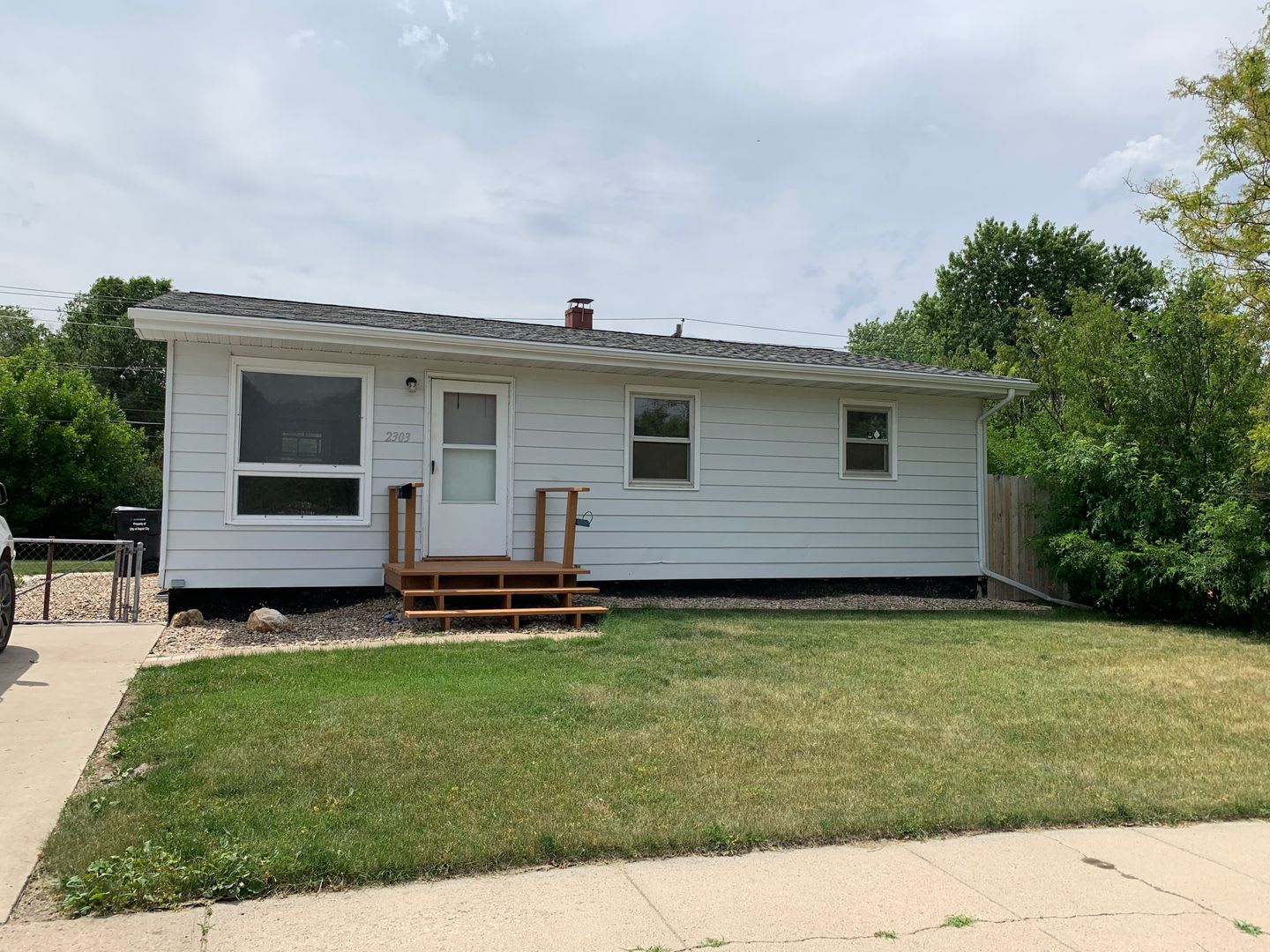 3 Bedroom, 1 Bath House for Rent – photo 1