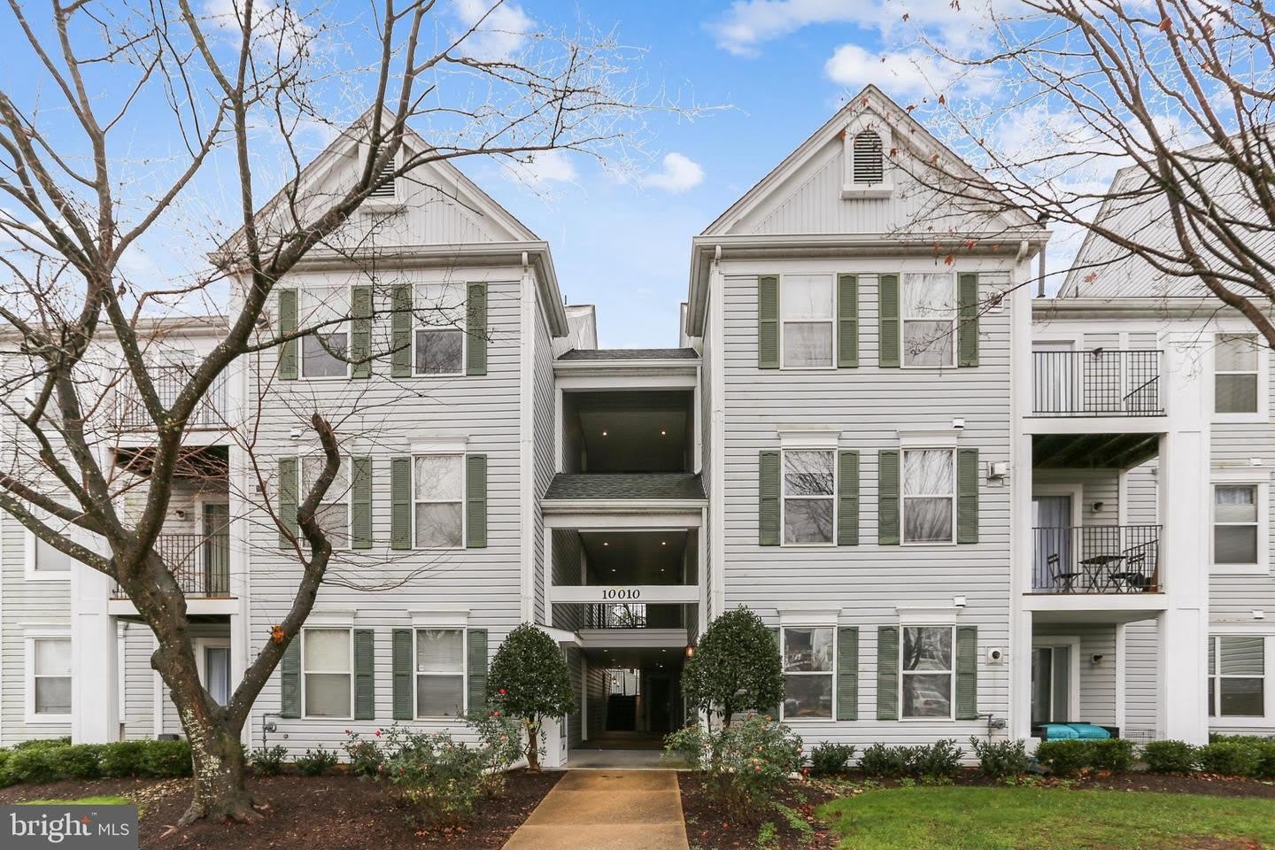 10010 VANDERBILT Circle – photo 1