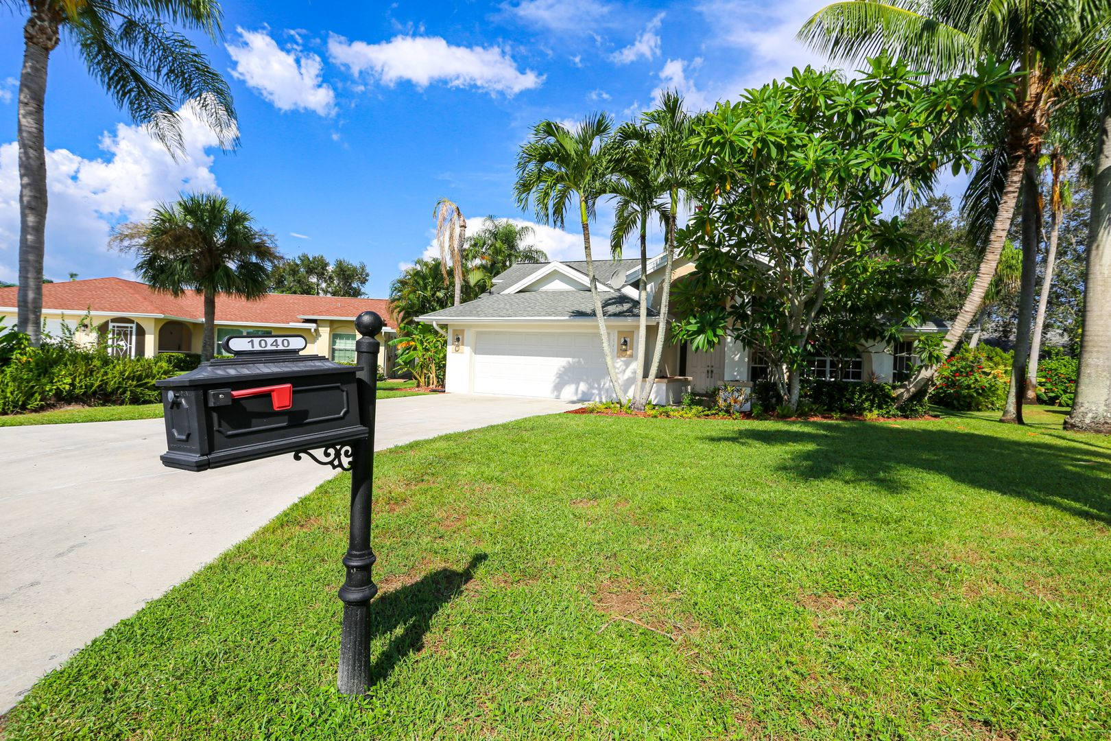 Ask About The Two Weeks Free Moon Lake Great Location Single Family Home With Pool Lake View Unfurnished Annual – photo 3