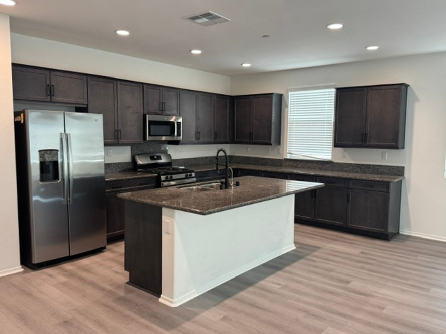 Welcome to this 3 bedroom home with solar panels – photo 5