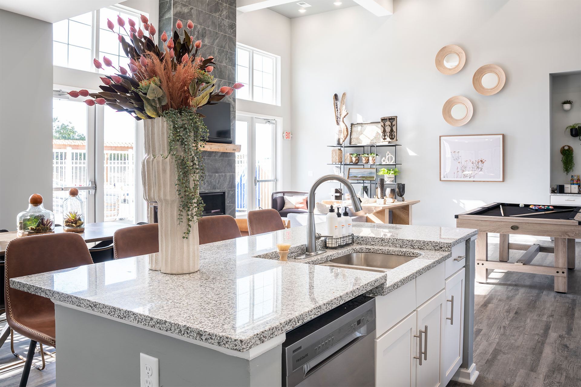 Elevation – photo 4