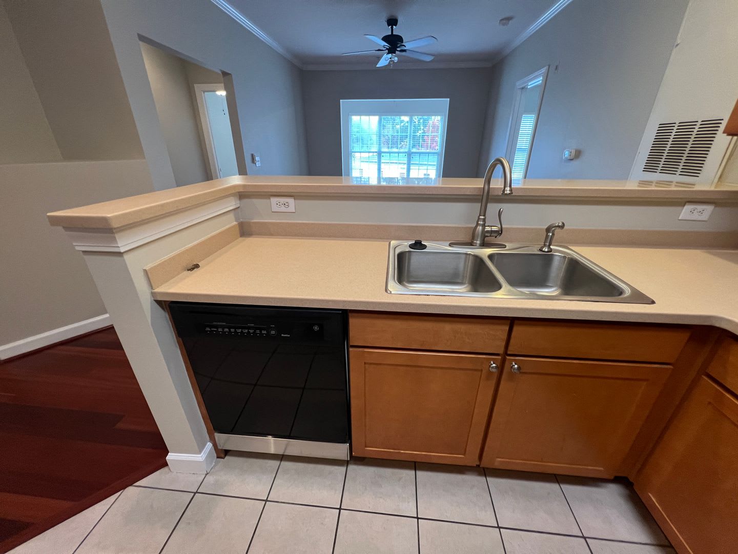 Bellingham Park 2 Bedroom Condo – photo 3