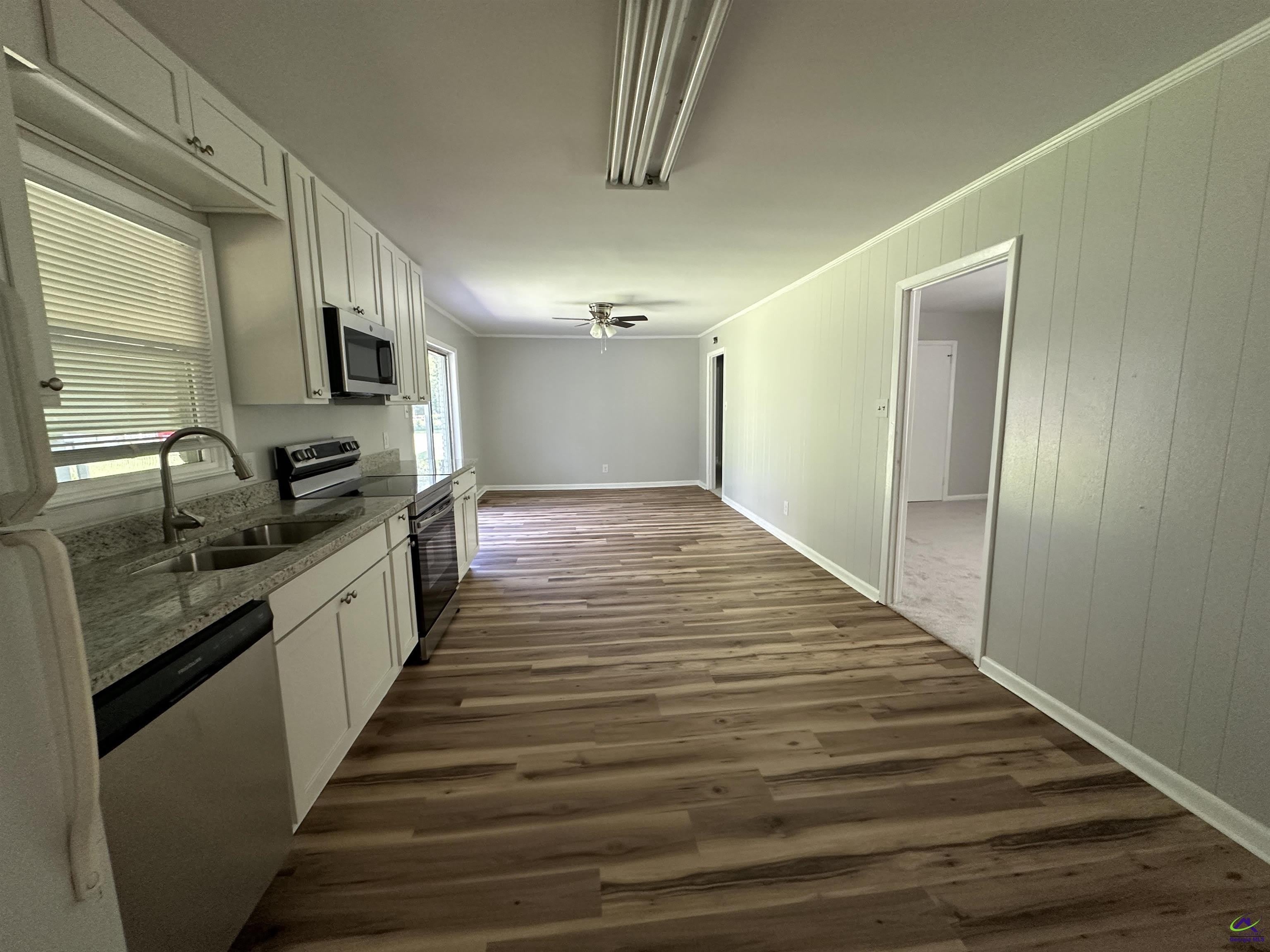1021 Greenwood Dr – photo 5