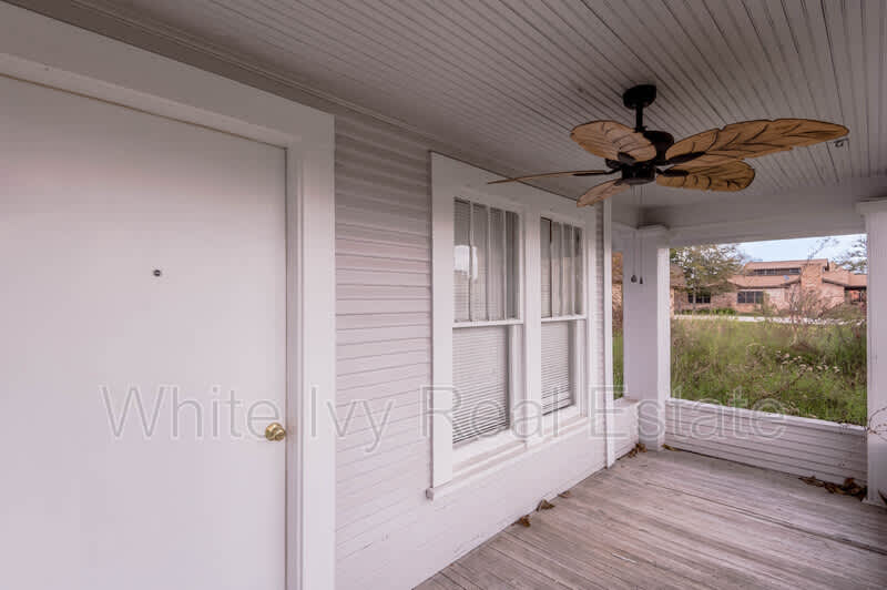 200 W Caroline Street – photo 3
