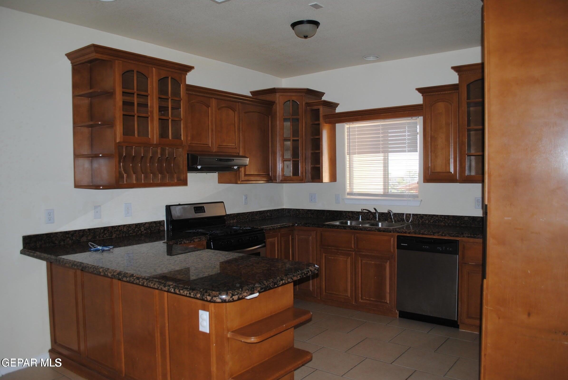 5817 Lawndale Drive – photo 2