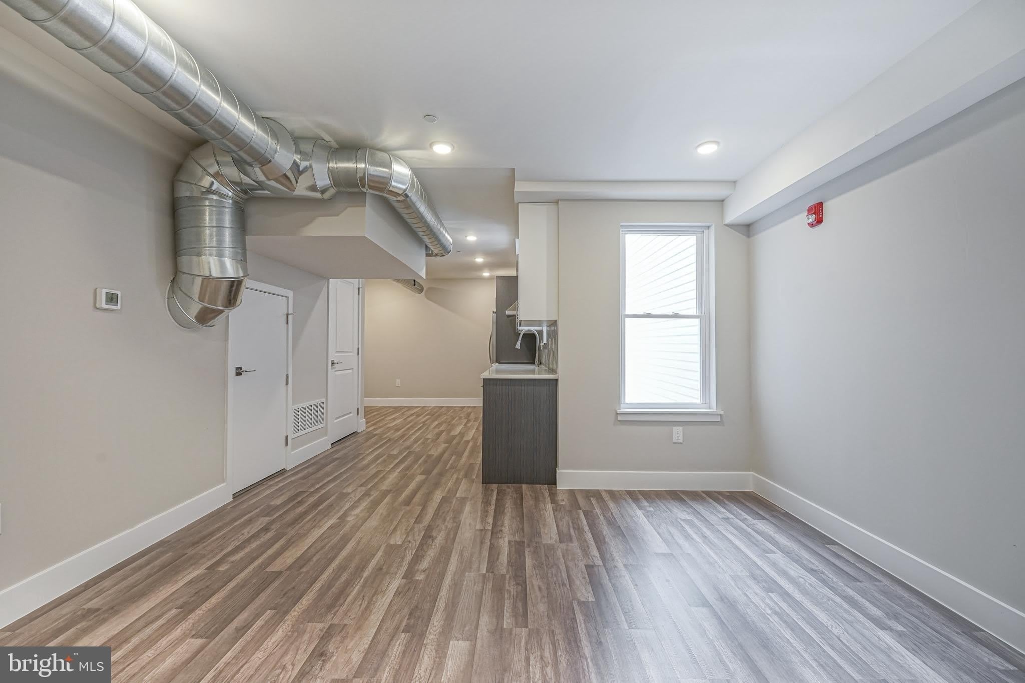 1070 N FRONT Street – photo 4