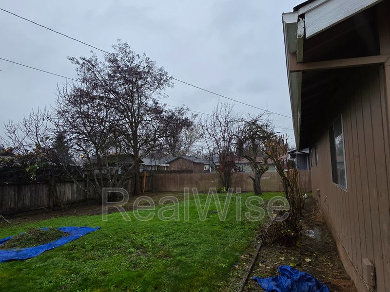 231 Hawthorne St – photo 2