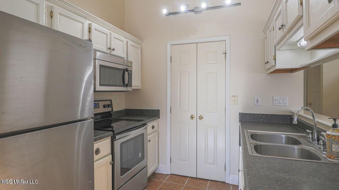 13472 Locust Hill Drive – photo 5