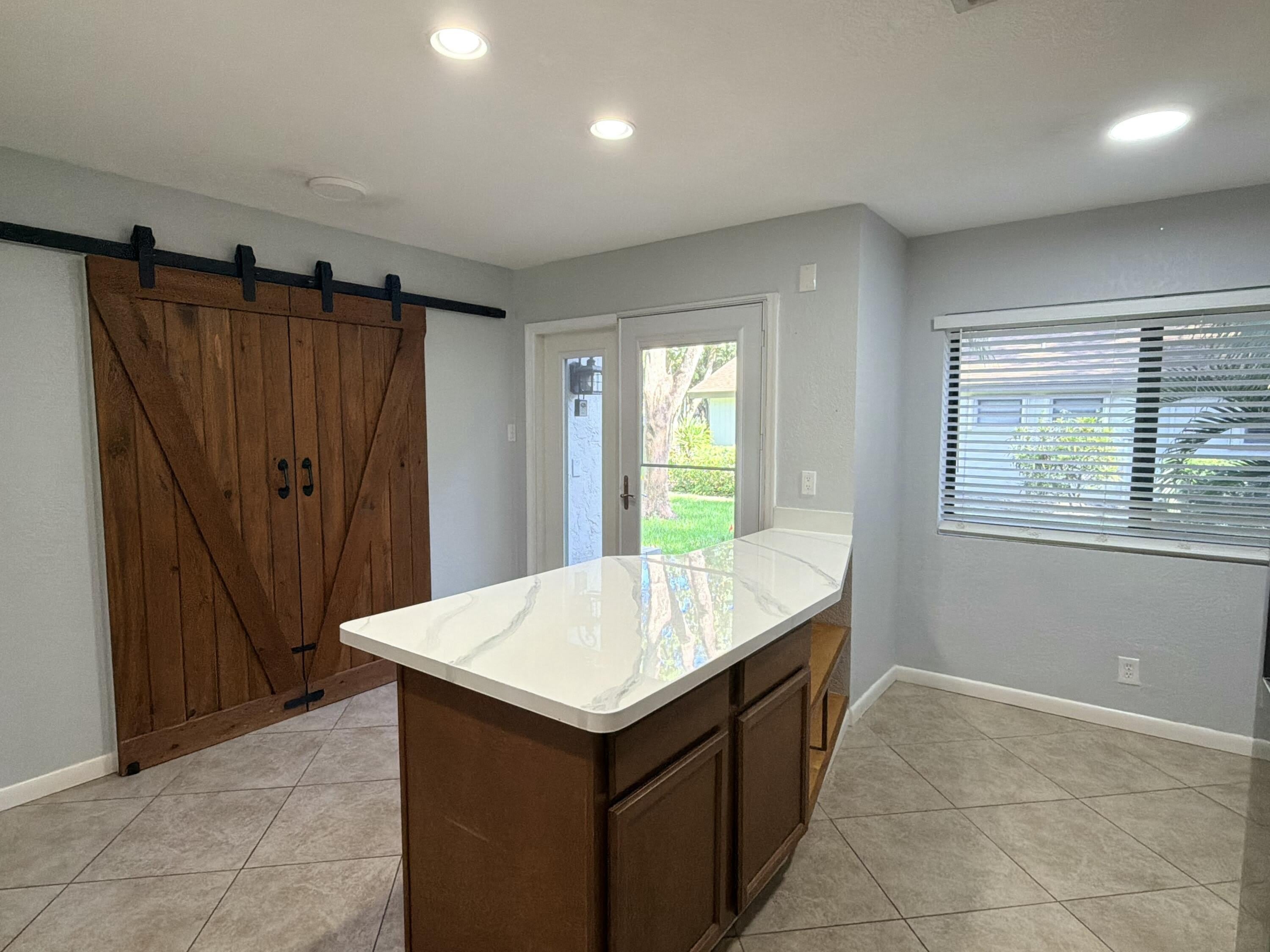 4075 Palm Forest Drive N – photo 2