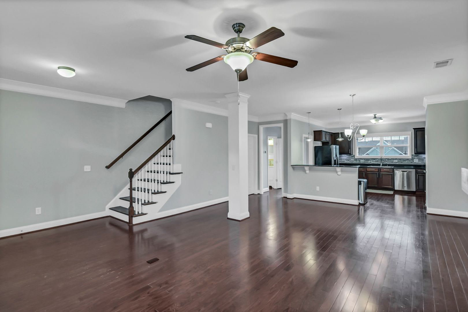 3 bedoom, 2 bath home w/ 2 car garage close to USC! – photo 5