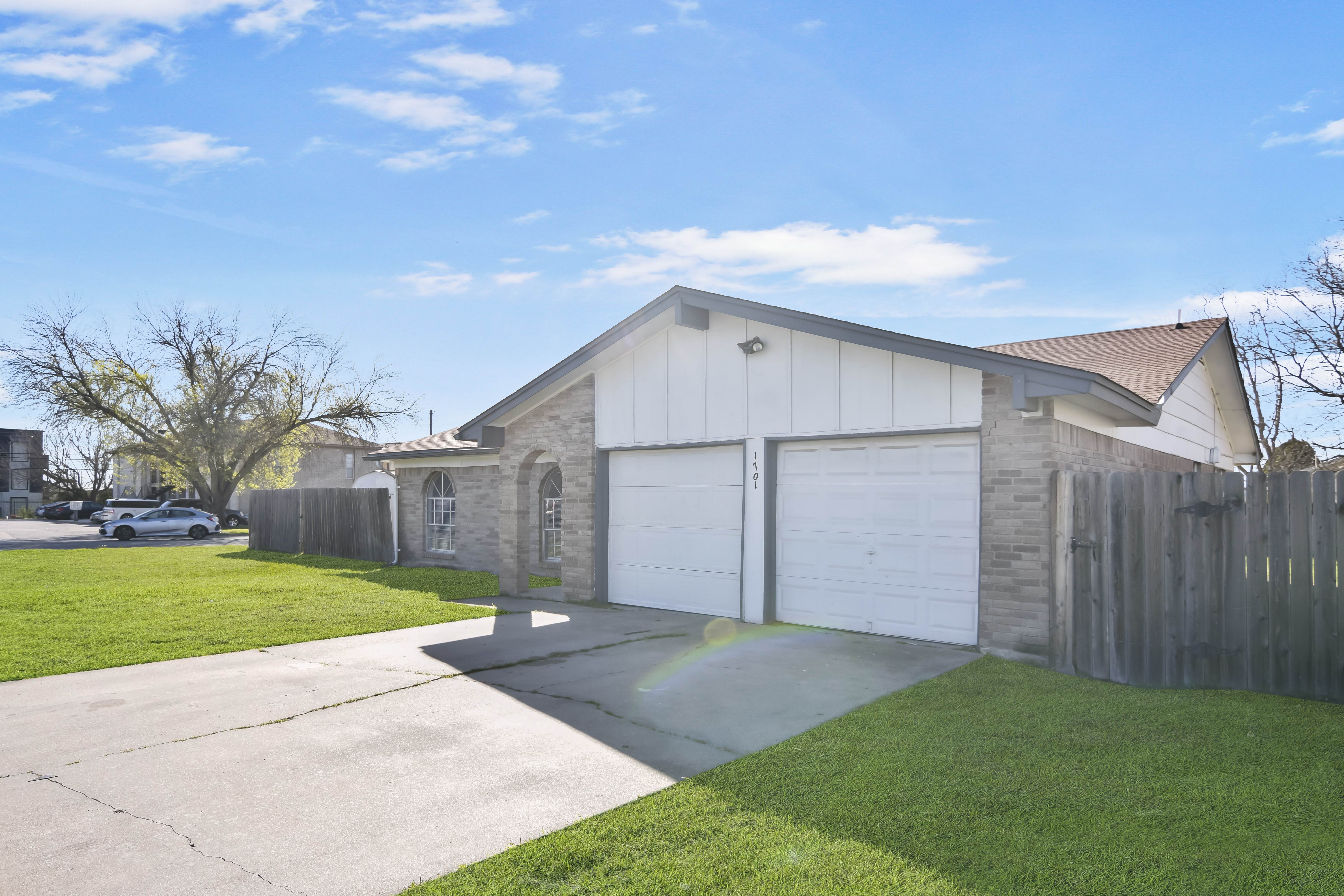 1701 Hill St – photo 2
