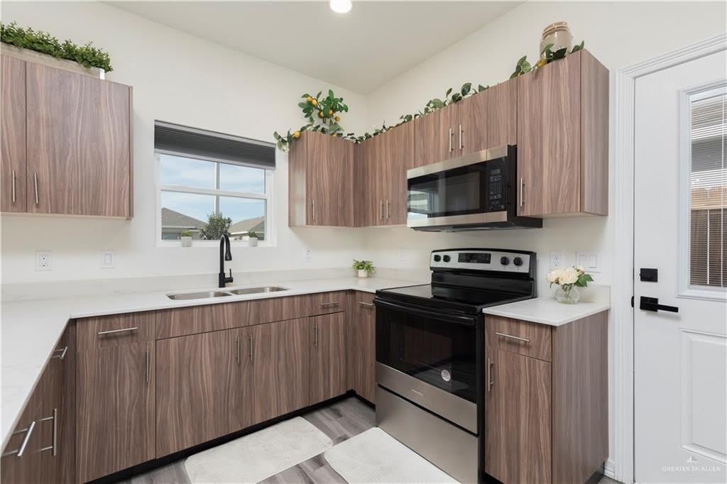 1006 N Clarence Avenue – photo 2