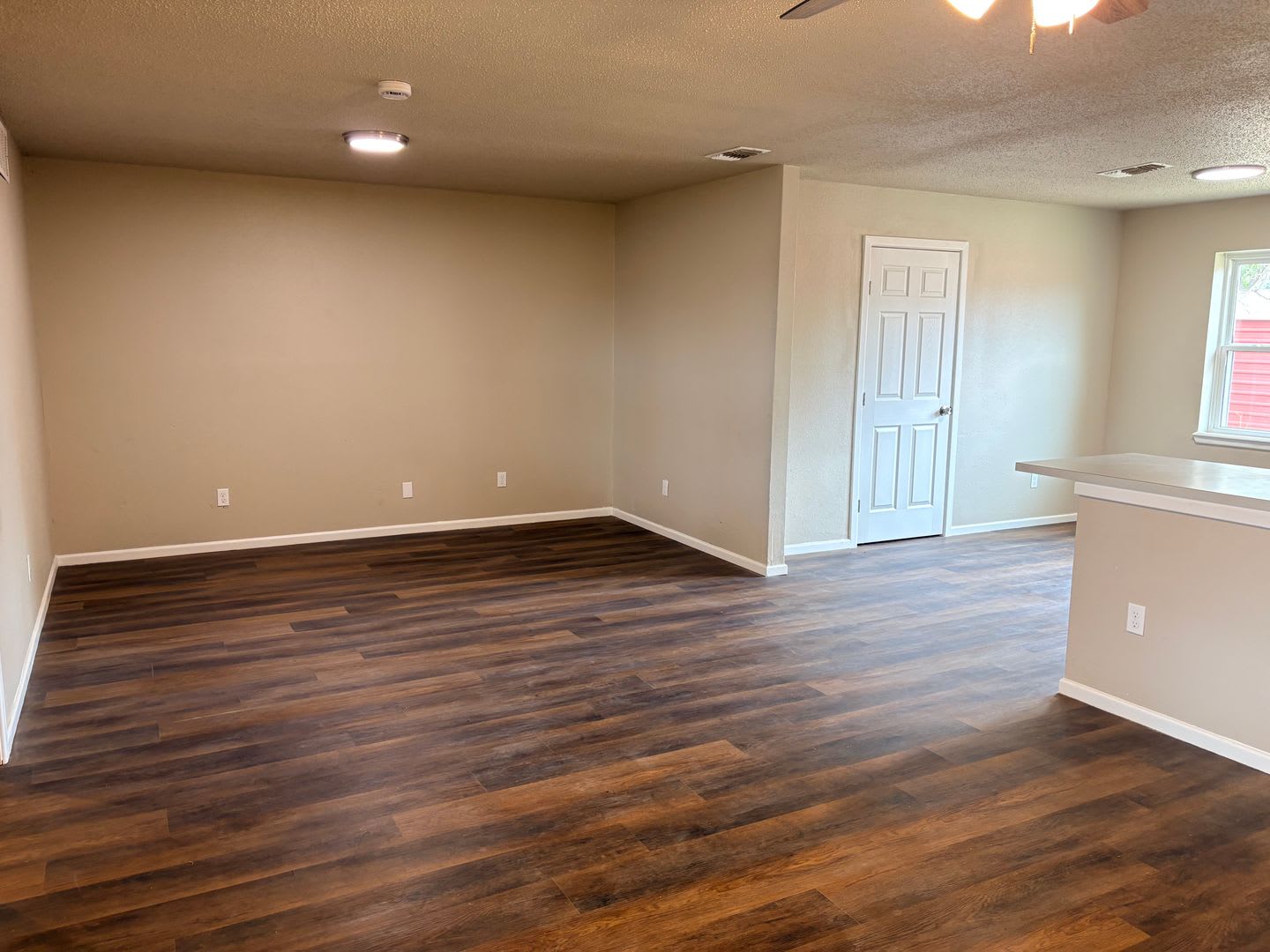 $999.00 First Month Rent!!! Remodeled 4 Bed 2 Bath by West End Center – photo 3