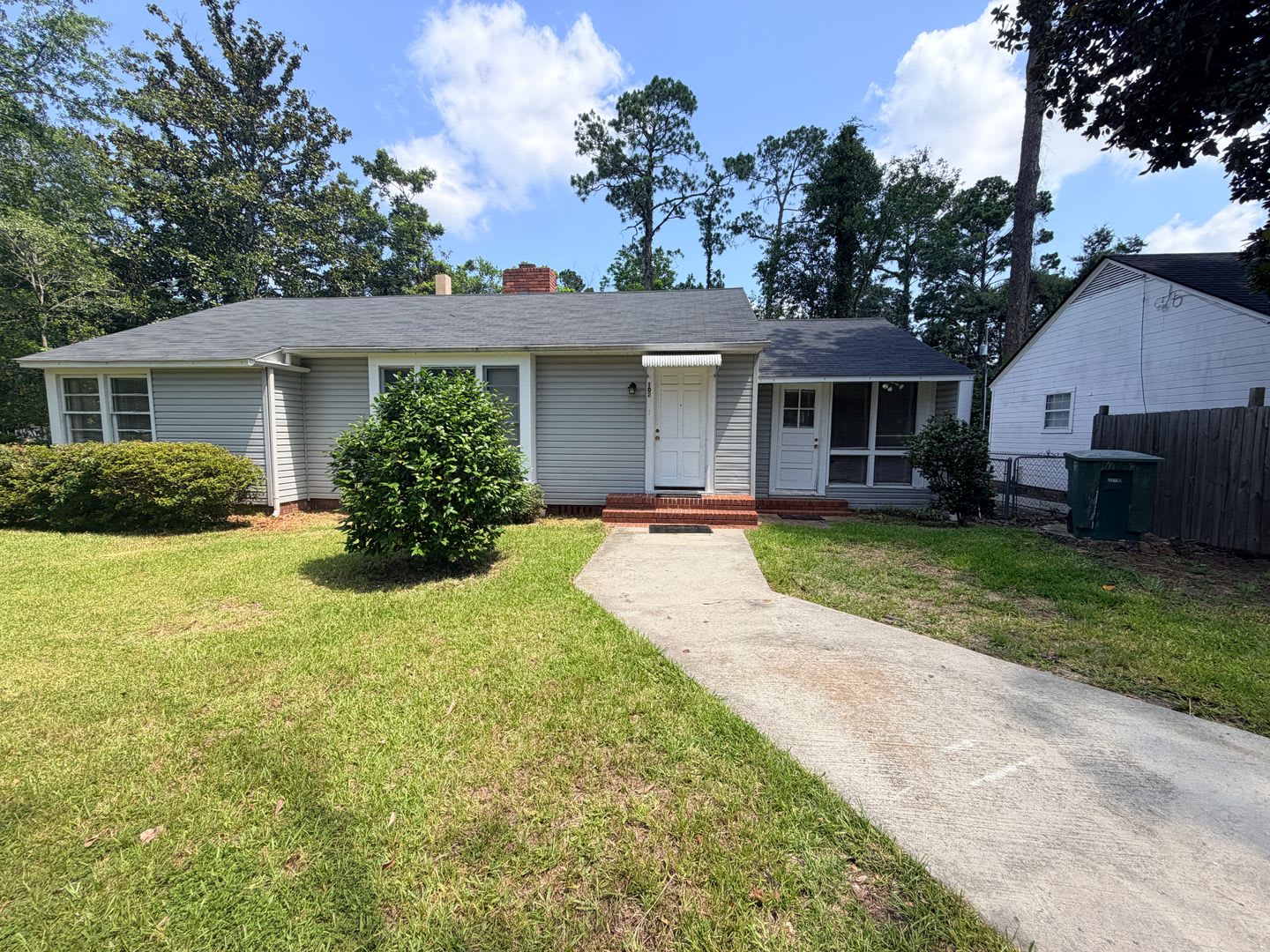 Charming 2Bd 1 5Ba Home In Valdosta With Premium Features – photo 1