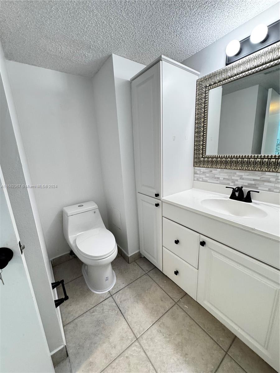 18071 Biscayne Blvd – photo 5