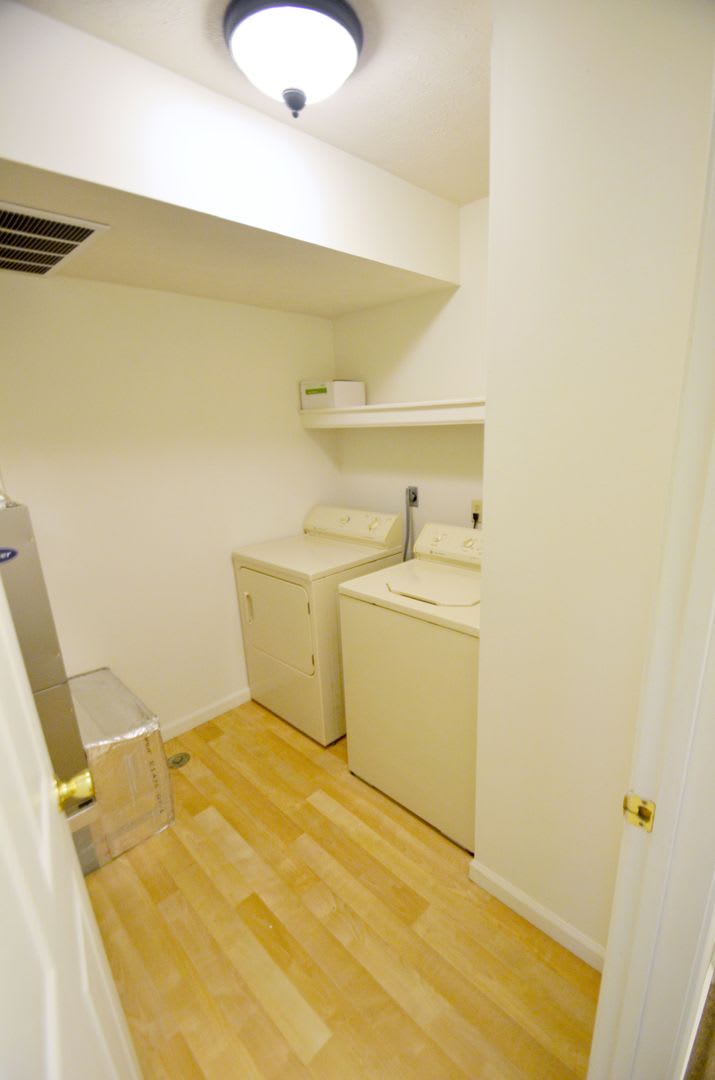 3 story, 3.5 bedroom! – photo 5