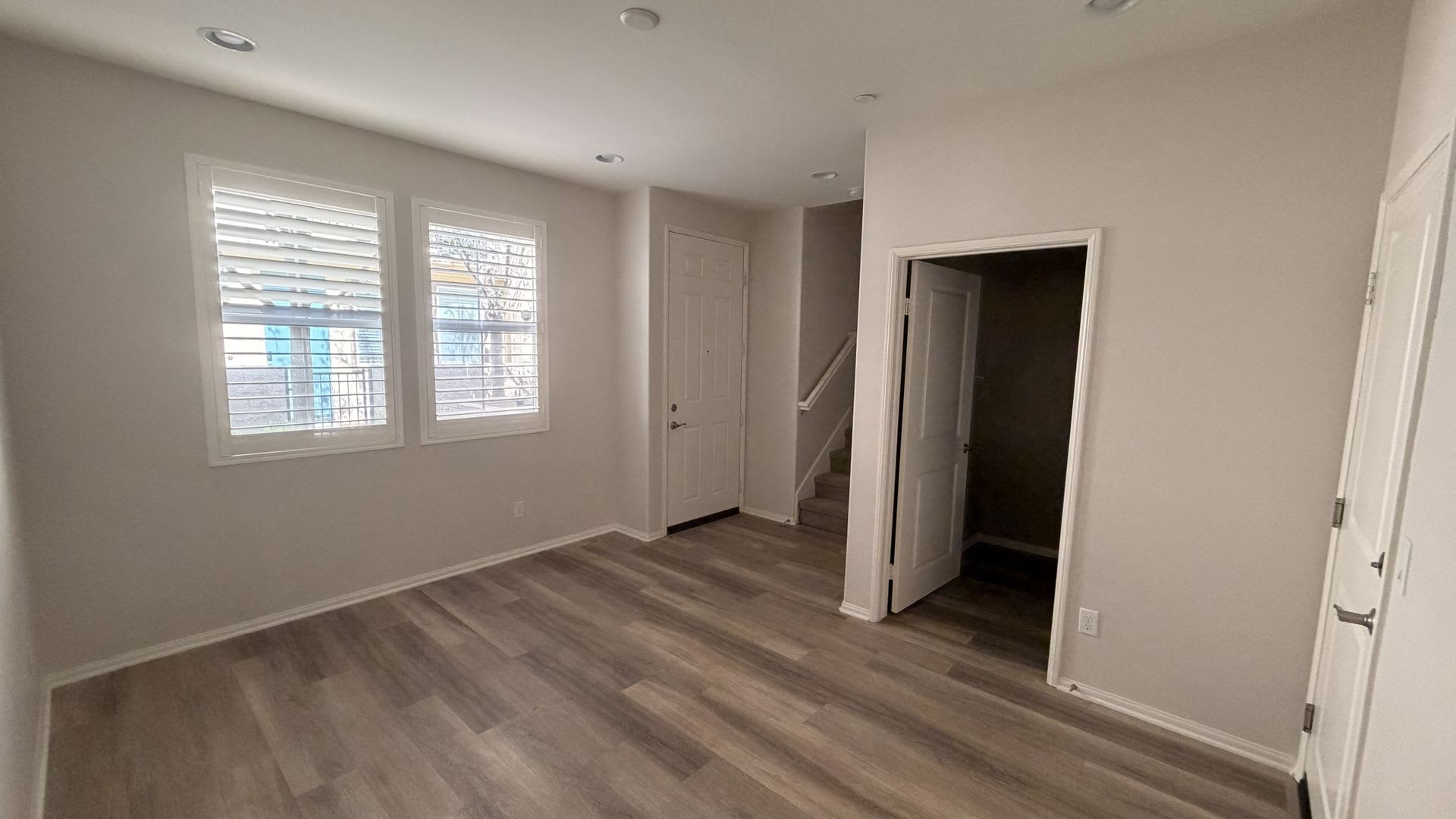 Modern 3 Story Townhouse In Eastvale Move In Special 2595 For First 3 Months – photo 2