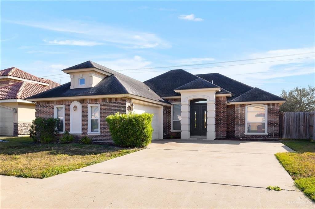 402 Hackberry Avenue – photo 1