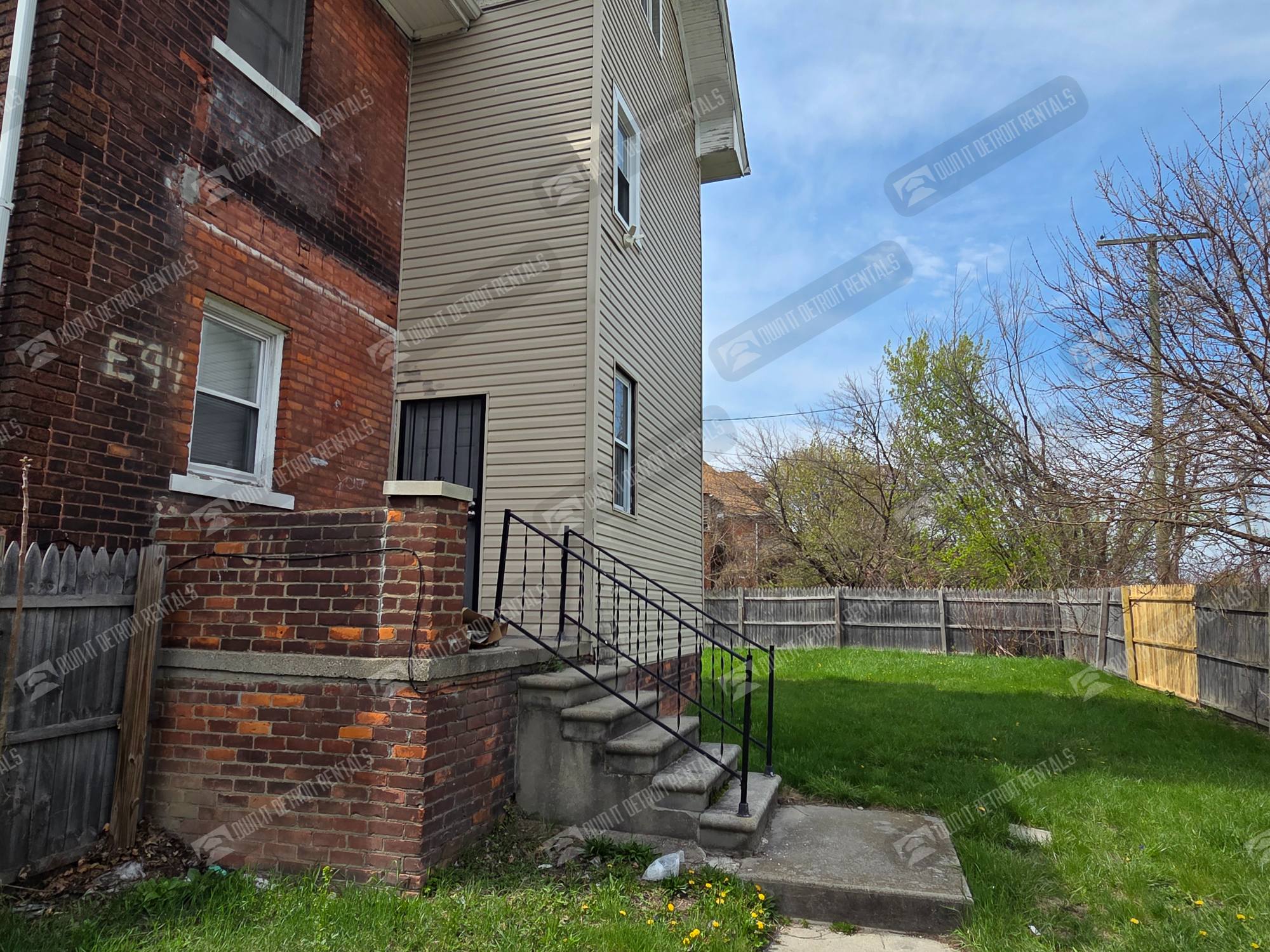 1998 E Grand Blvd – photo 4