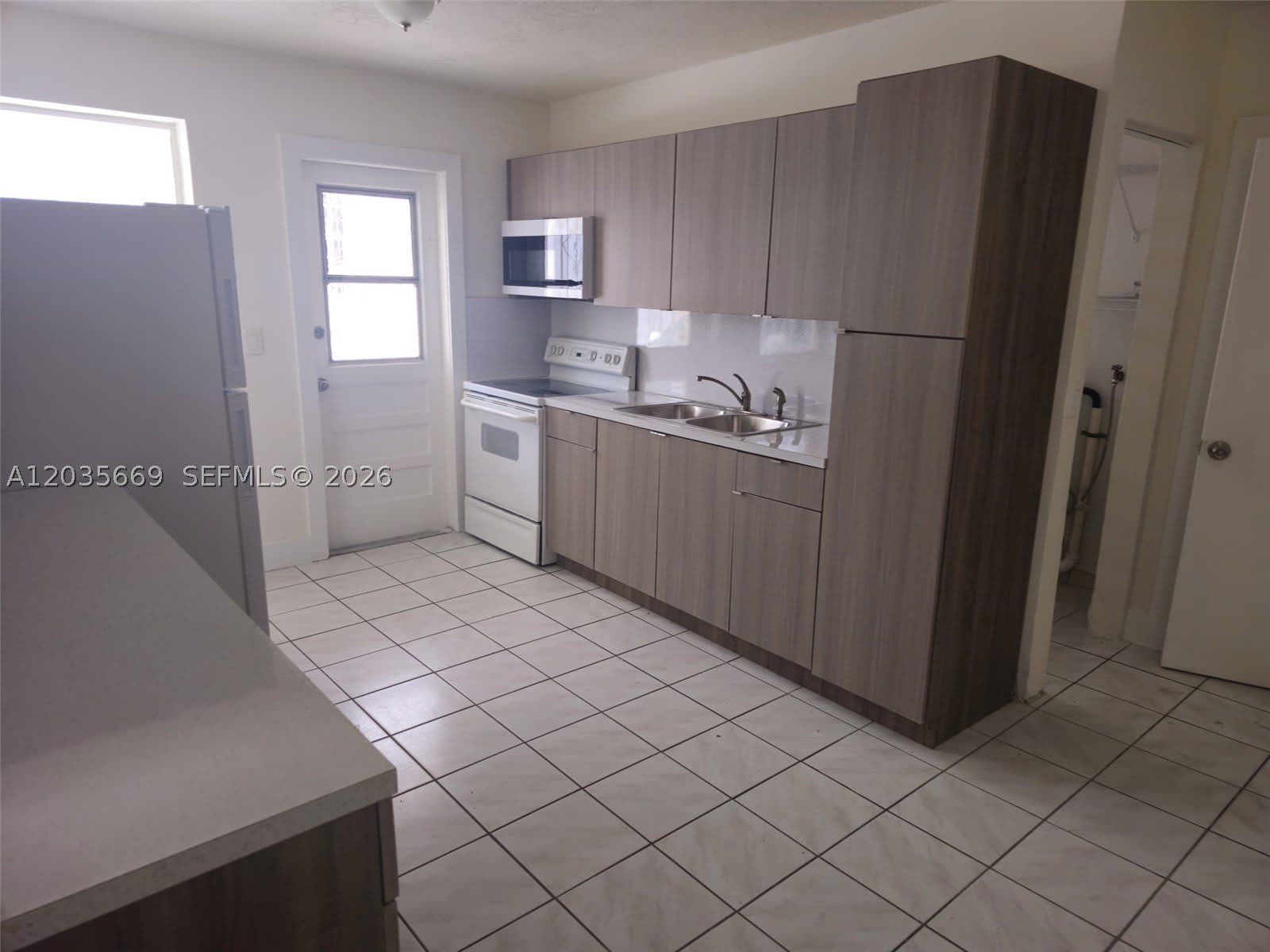 2521 NW 13th Ave – photo 3