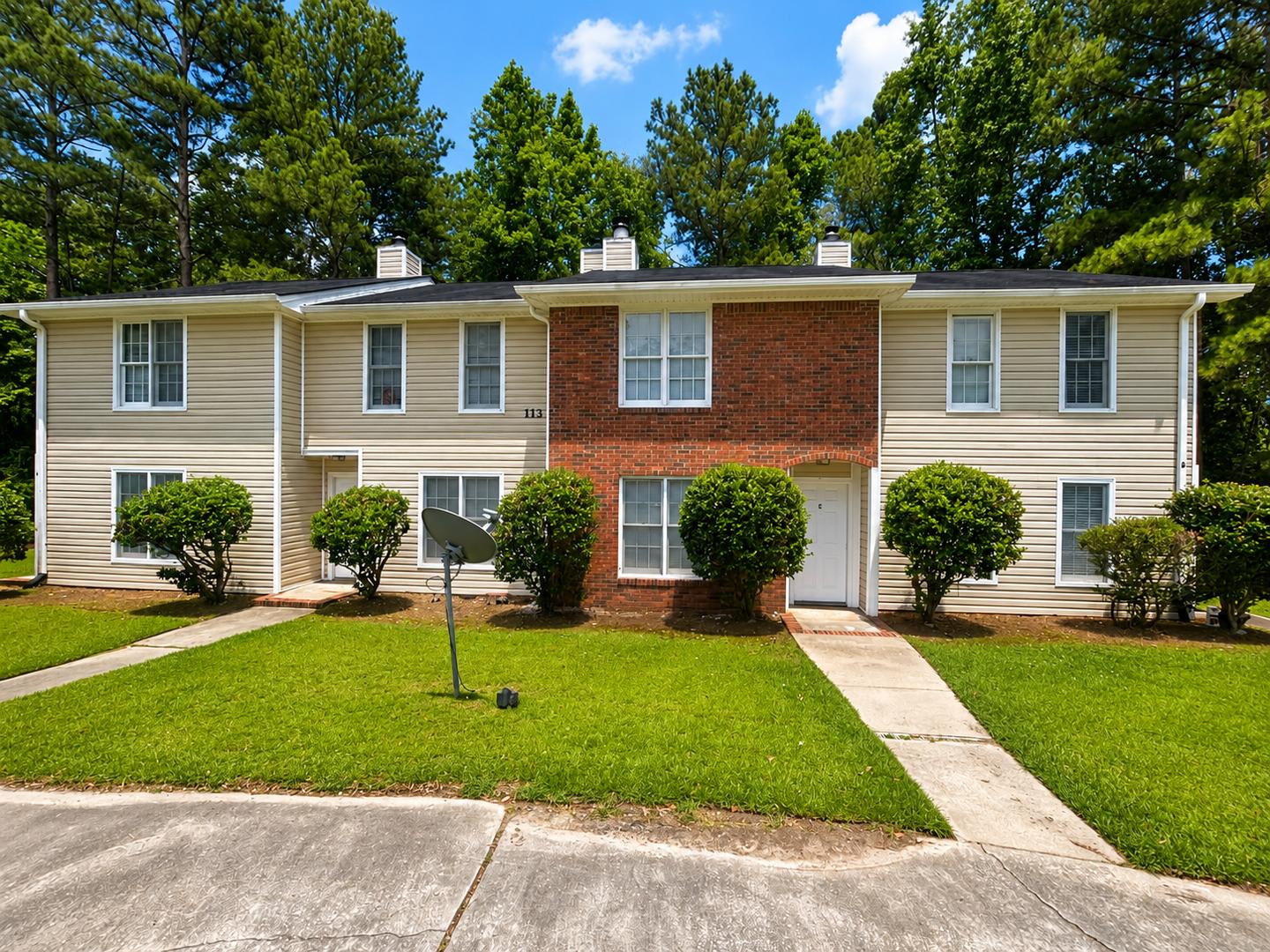 2Br 1 5 Bath Townhome In Harbison Beautifully Renovated With Brand New Dishwasher And Washer Dryer – photo 1