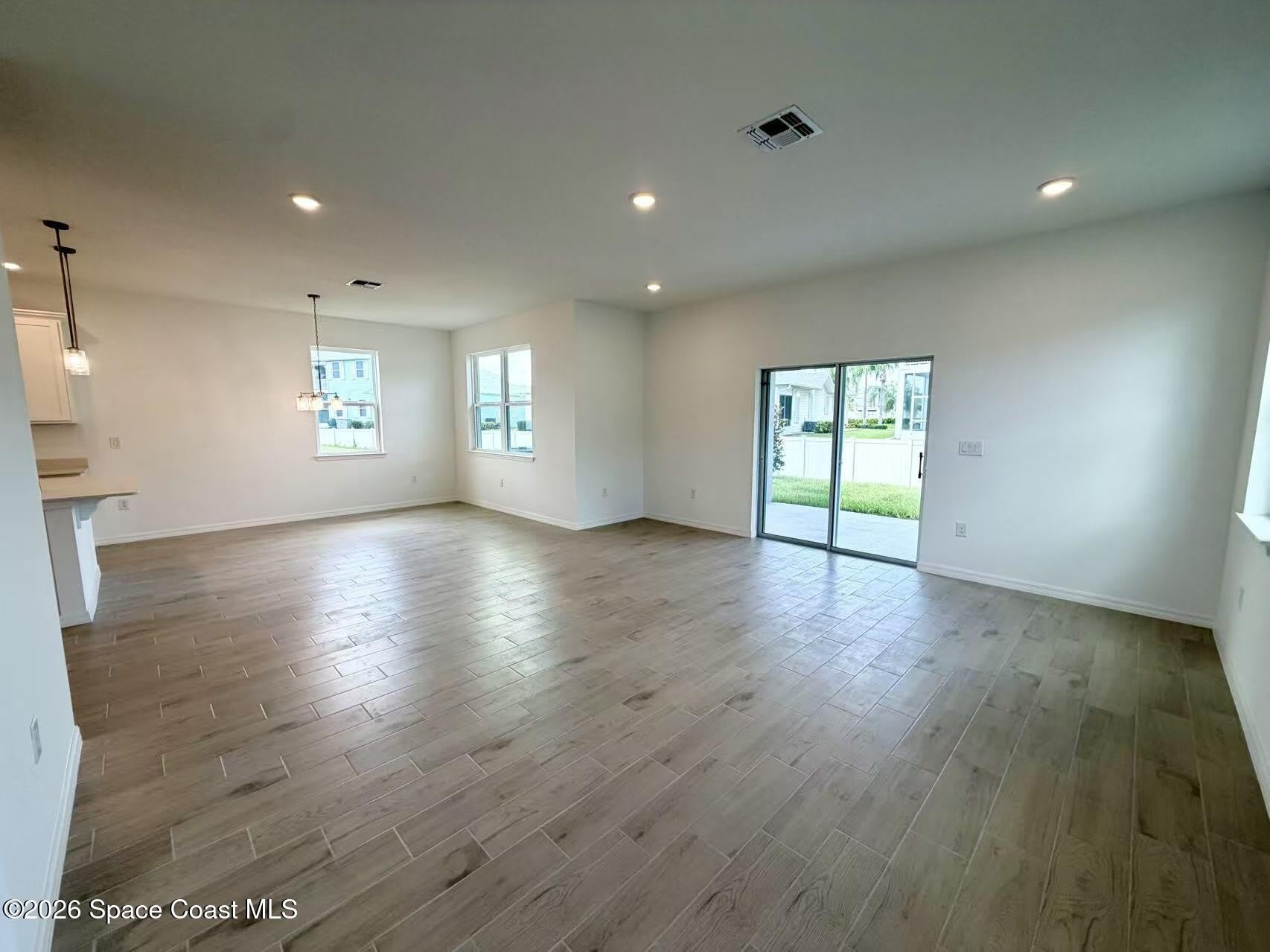 856 Castleford Avenue NE – photo 3