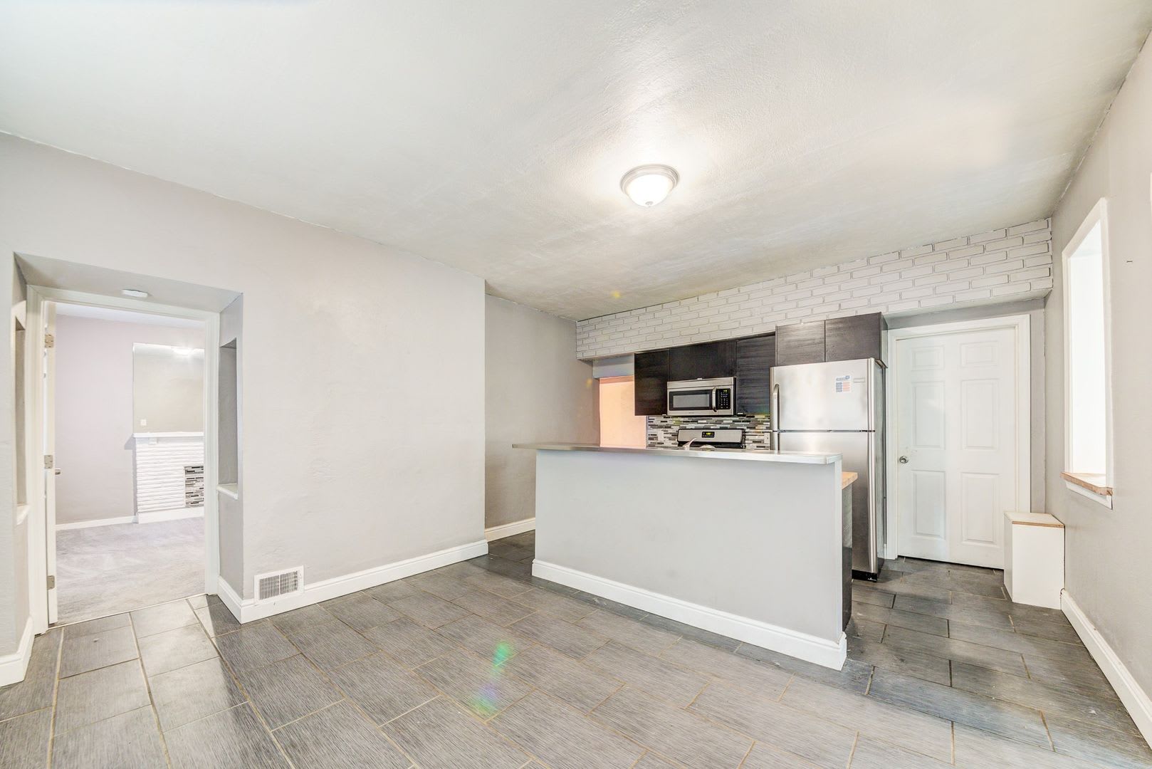 Available Now 3 Bedroom Home W Garage Ask How You Can Get Up To One Month Of Free Rent – photo 3