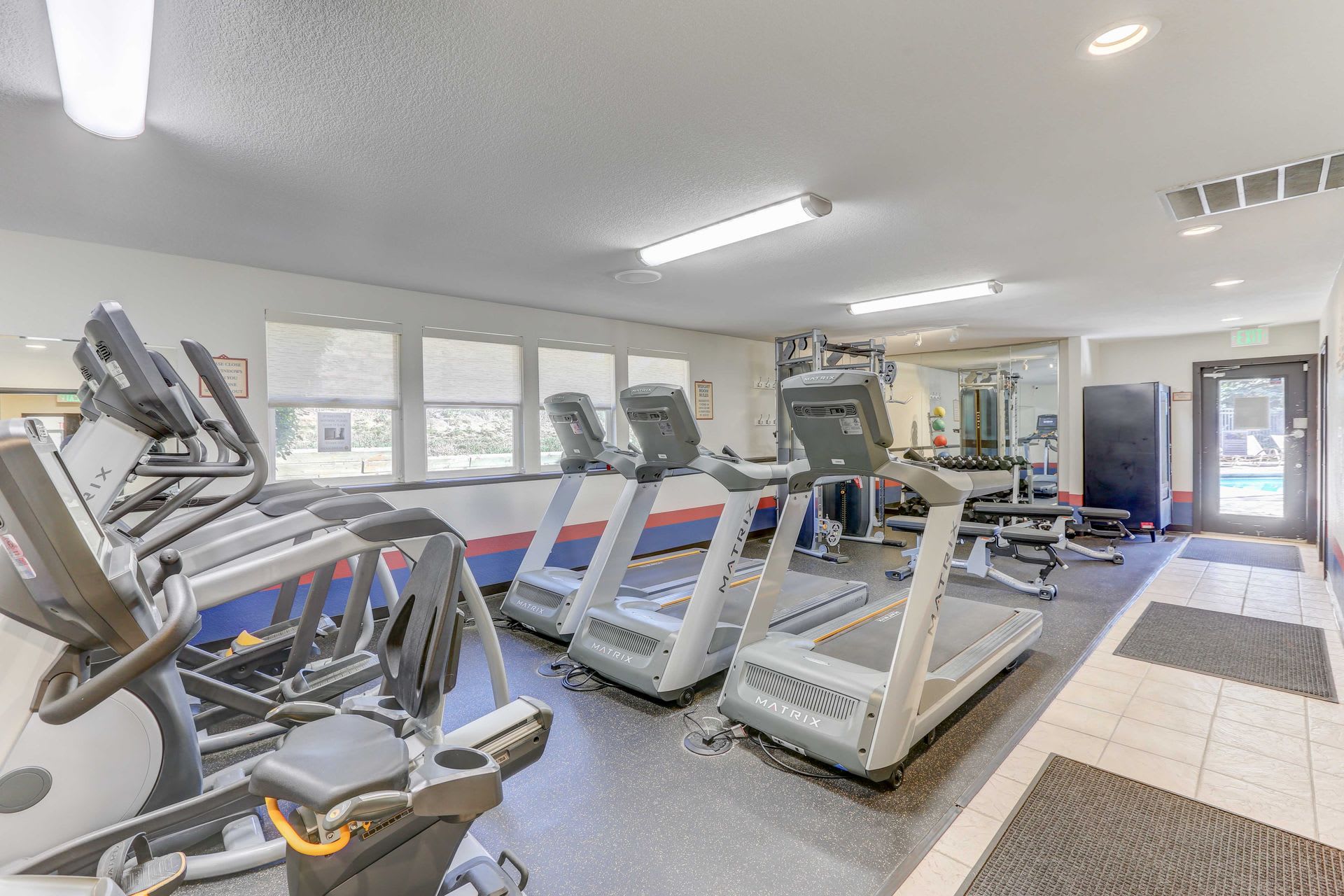 Americana Lakewood Apartments – photo 5