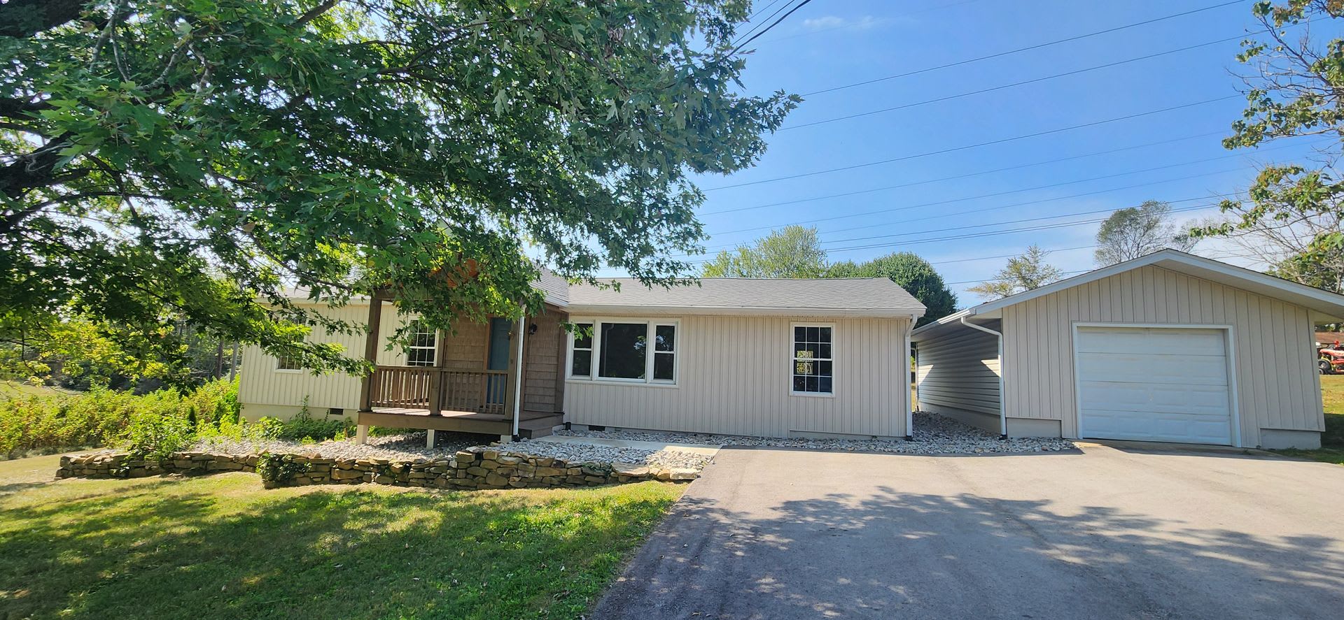 Right In The Heart Of Crossville Complete Remodel Available For 1 Year Lease 3 Bedroom 2 Bath Bonus Room – photo 2