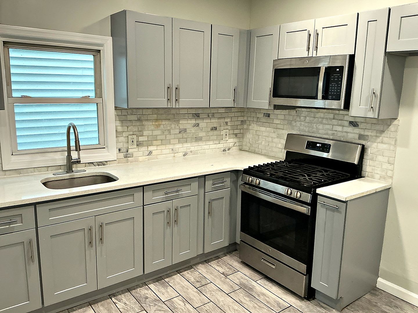 546 Livingston St – photo 1