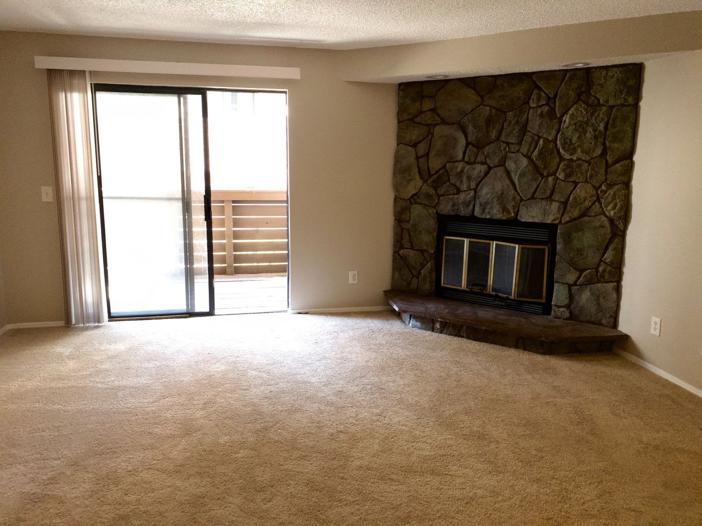 Evolve Real Estate: 2 Bedroom Condo in Aurora available for Immediate Move In! – photo 5