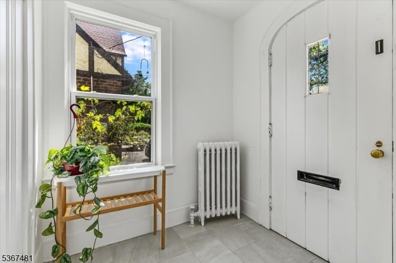 186 Gregory Ave – photo 2