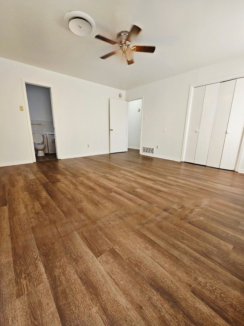 309 CRYSTAL DR. AVAILABLE NOW! – photo 4