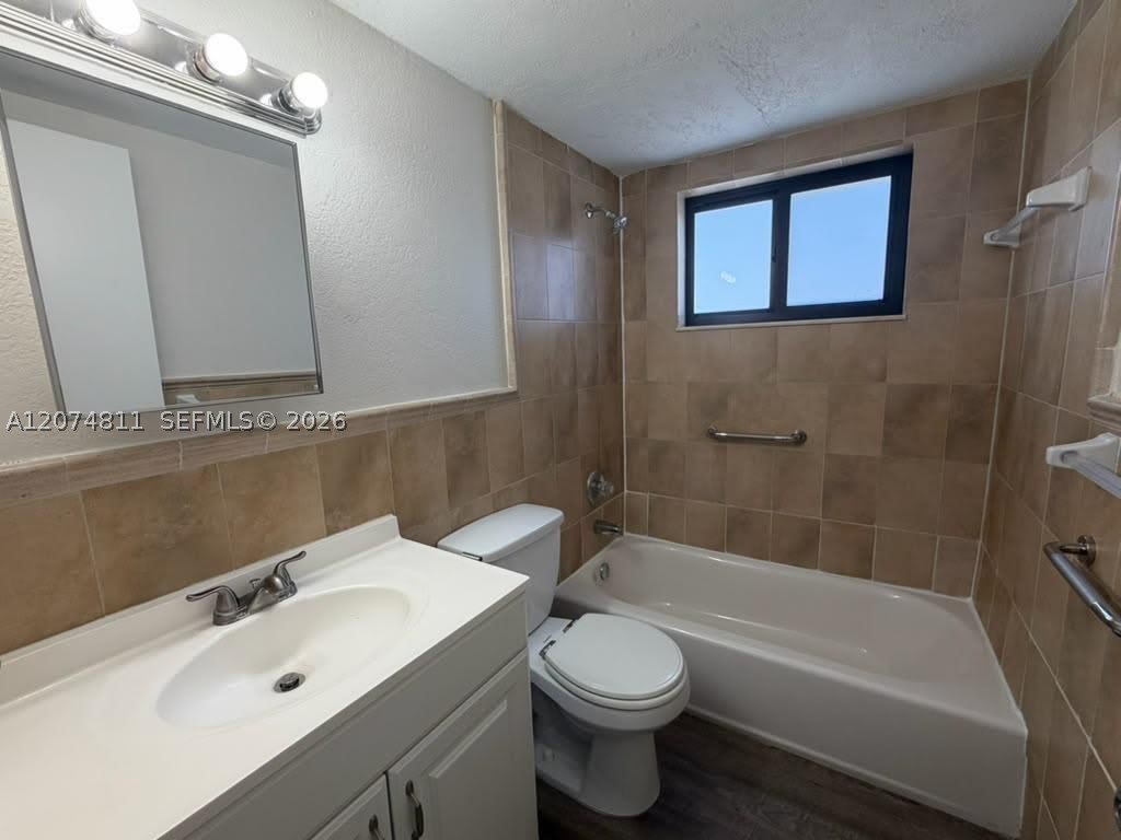 805 W 30th St – photo 5
