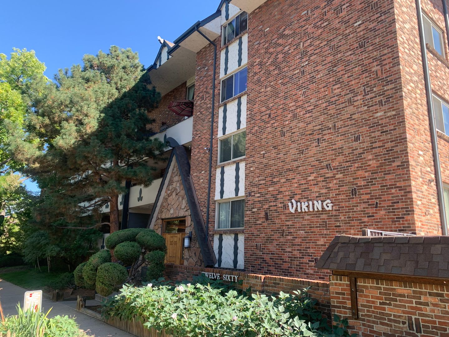 1 Bedroom 1 Bathroom in Congress Park **Move-In Special** – photo 2
