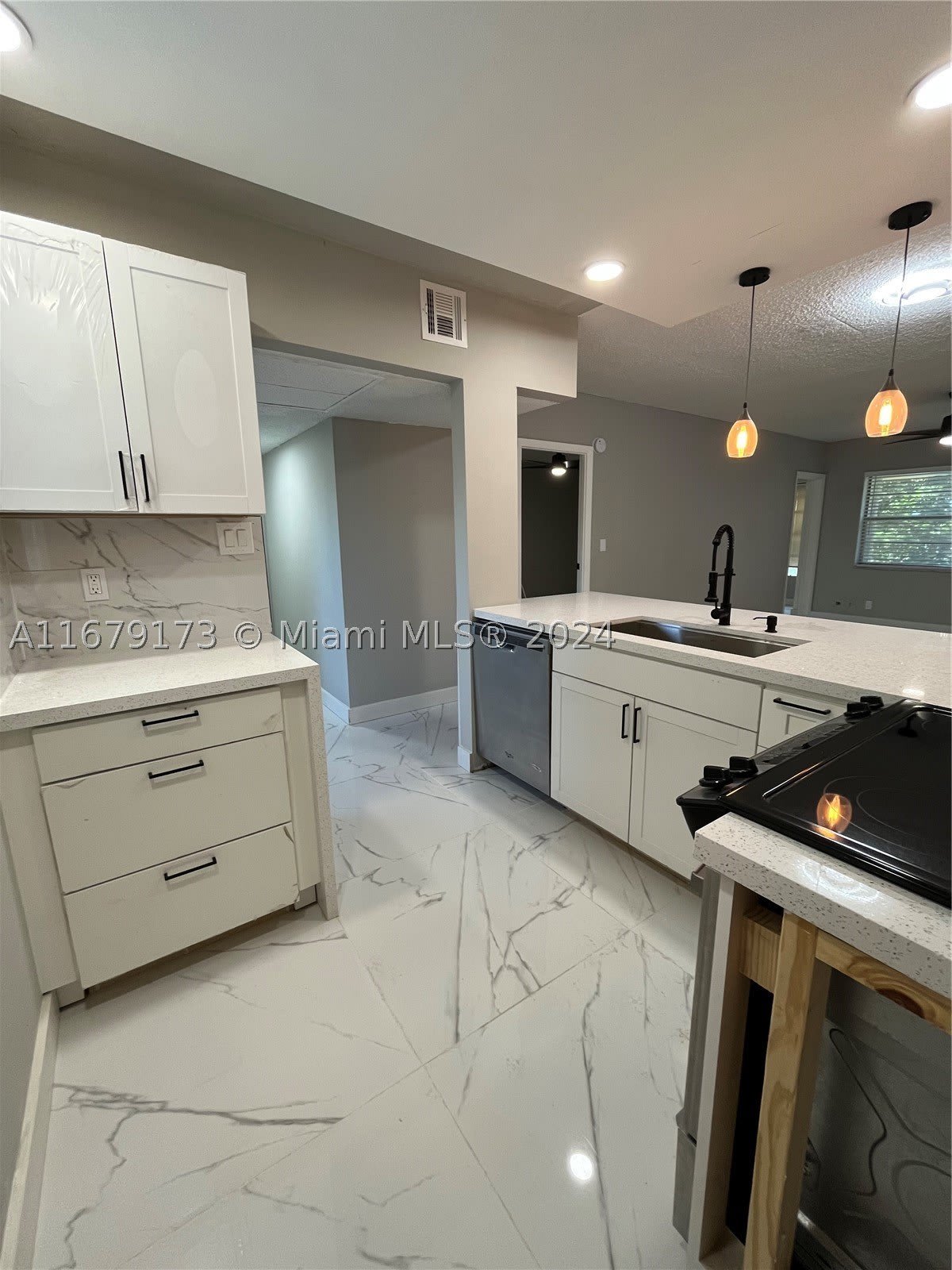 5102 NW 36th St – photo 3