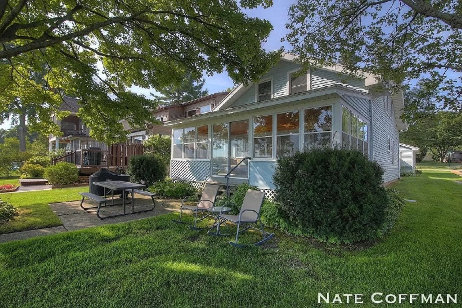 Lakefront 4 bed 2 bath home – photo 2