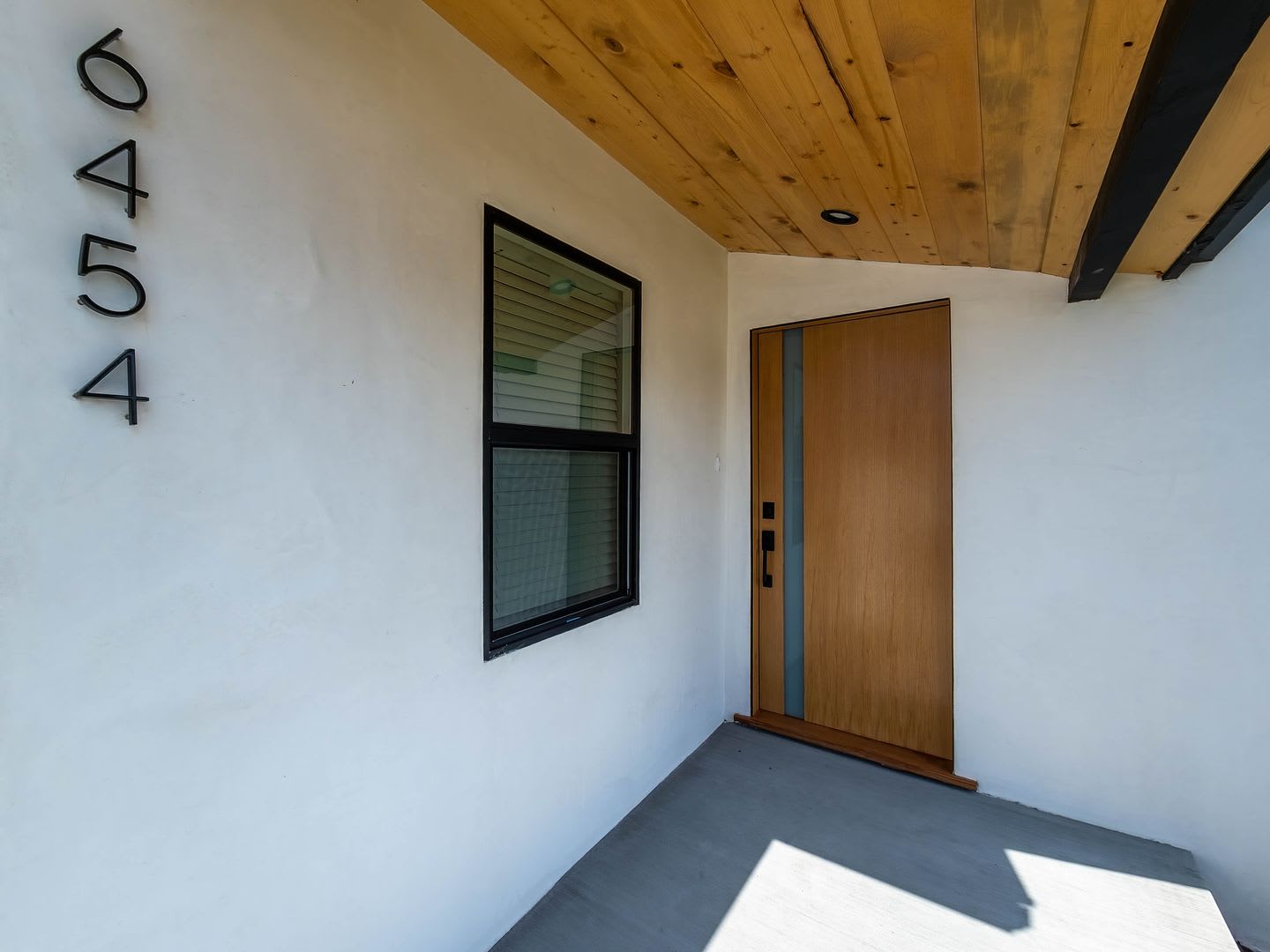 Tastefully Remodeled 4BR Home in North Hollywood! – photo 3