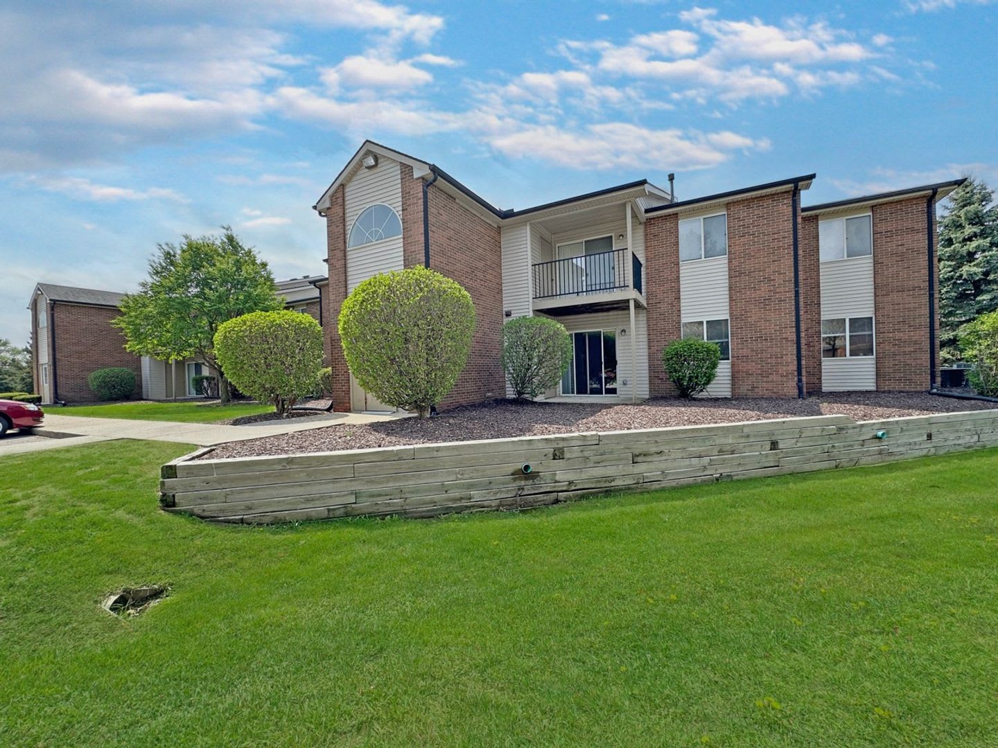 Minutes from Adrian College************** Massive 2 Bedroom 2 Bath*****************Rent $1,150/month – photo 5