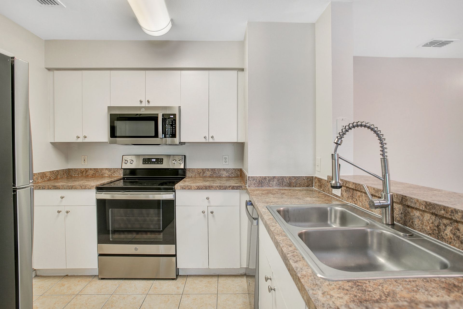 Fountain Place Apartments – photo 3