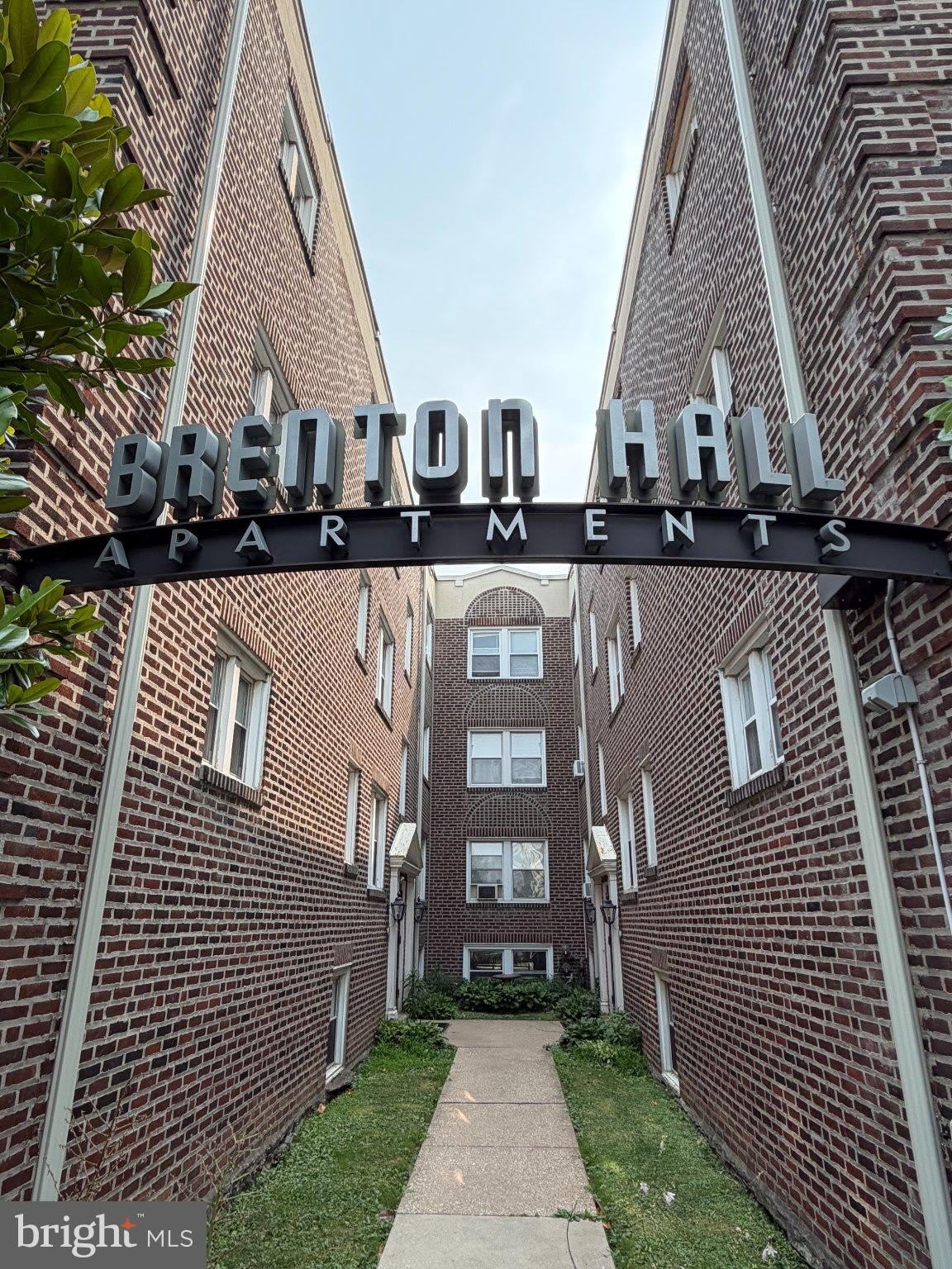 Brenton Hall/Hampden Manor Apartment Homes – photo 3