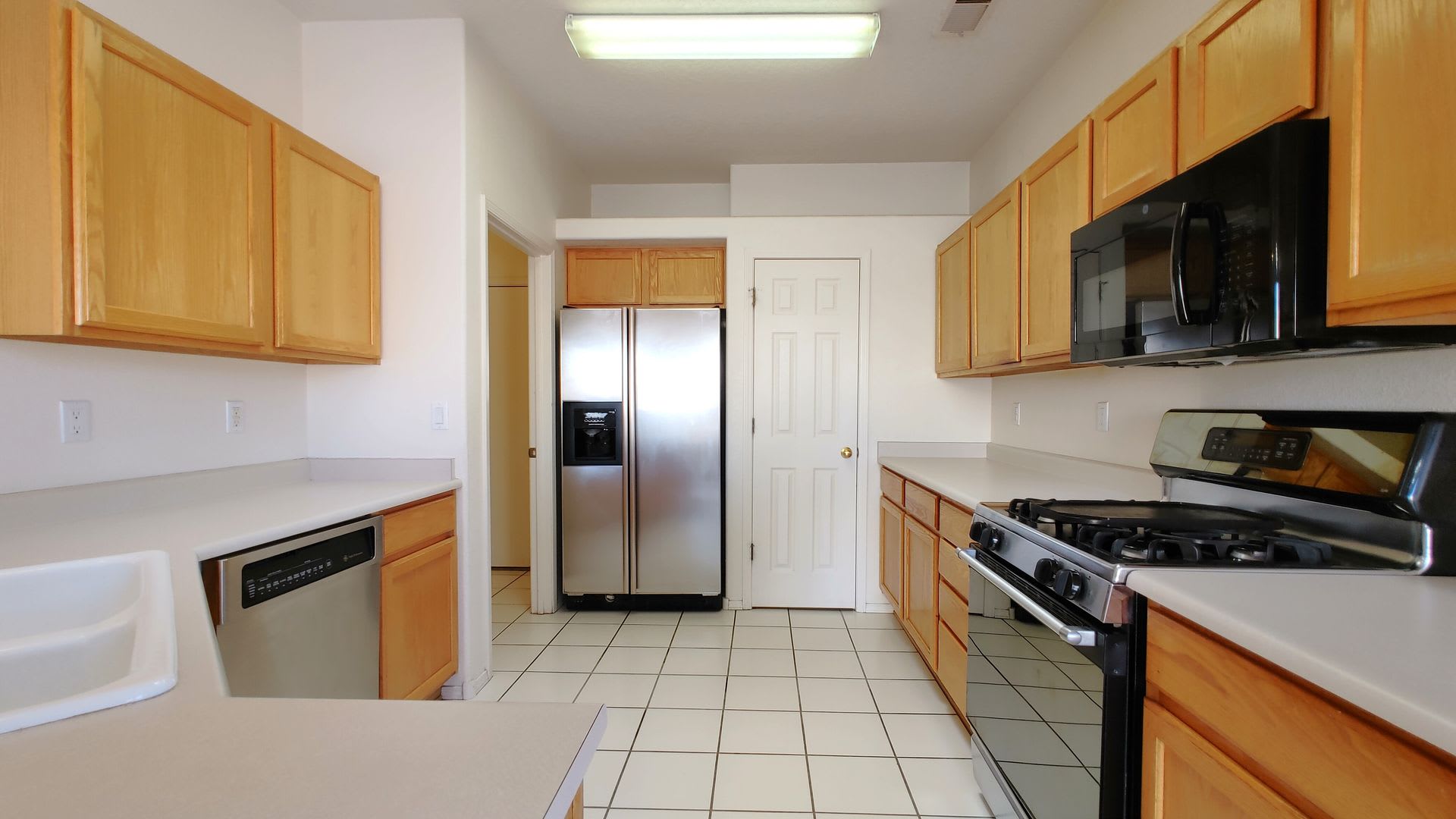 Beautiful 4 Bedroom, 2 Bath In The NW! – photo 4
