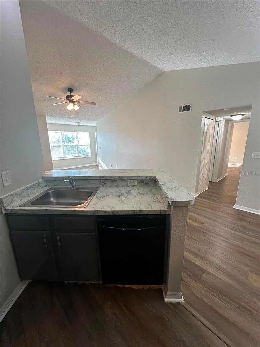 4658 COMMANDER Drive – photo 5