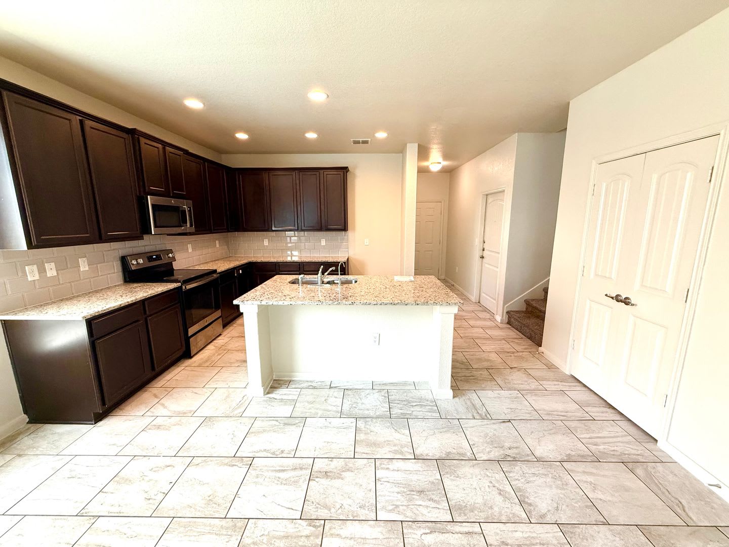 *MOVE IN SPECIAL* Comfort & Convenience – 2-Story Home with Fenced Backyard! – photo 4