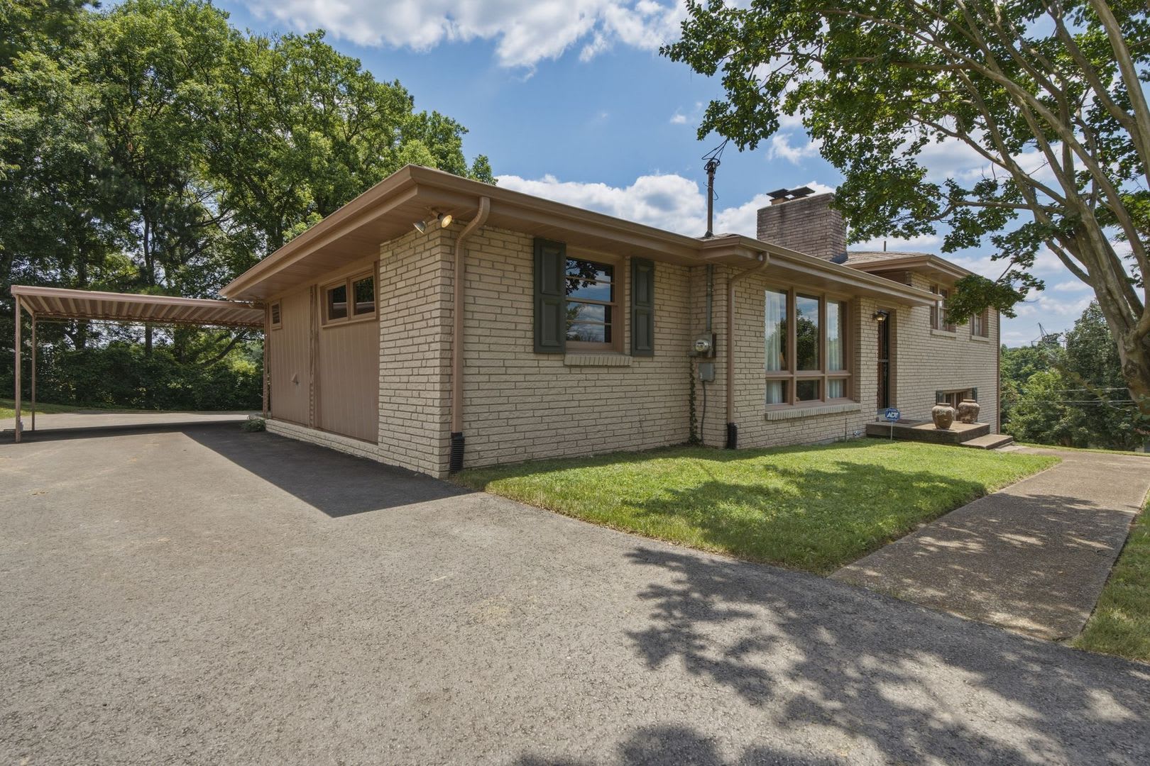 Welcome To A Rare Opportunity To Experience Authentic Mid Century Modern Living In One Of Nashville S Most Beloved Neighborhoods – photo 3