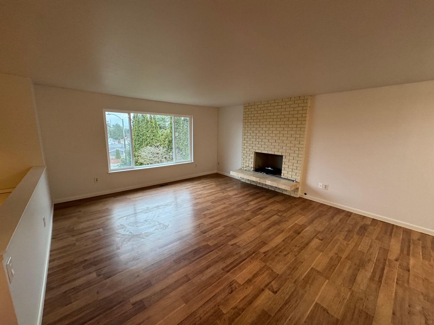 Large 4 bedroom home near Boeing – photo 5