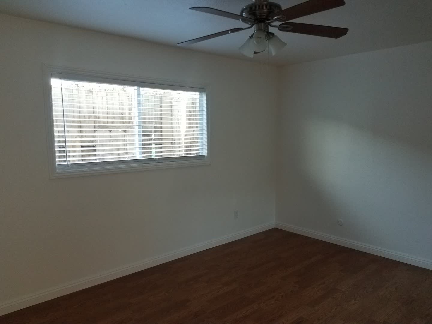3-Bed, 1.5-Bath House w/1-Car Garage, Close to Commissary – photo 3
