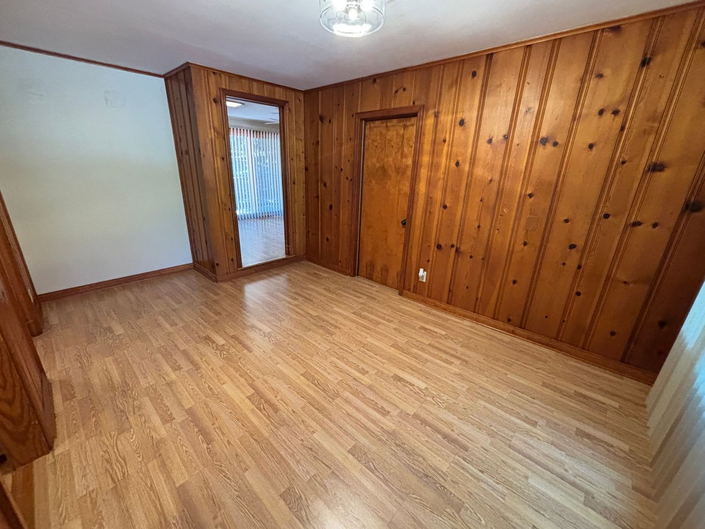 Charming Mid-Century Modern Home Just Minutes from the U of A! – photo 5