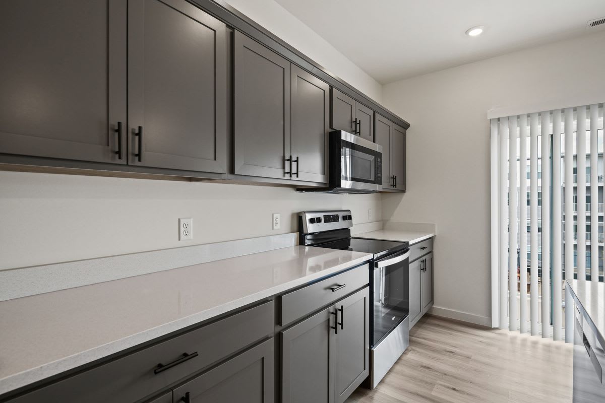 3 Bedroom Townhome With Bonus Room – photo 3